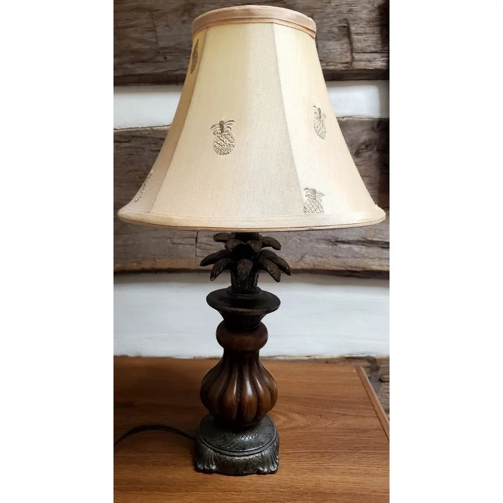 Classic Pineapple Table Lamp - Neutral Shade, Tropical Decor